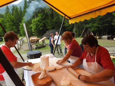 Na oglarskih dnevih v Gozdu Martuljku predstavili turistične zanimivosti Občine Razkrižje 61